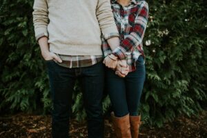 A couple holding hands at an addiction treatment center Idaho
